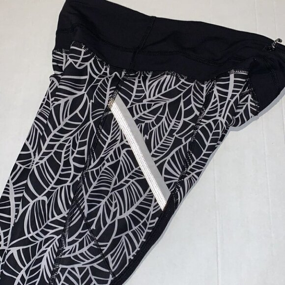 LULULEMON run a marathon crop II leggings in black and white size 4 - Picture 7 of 15